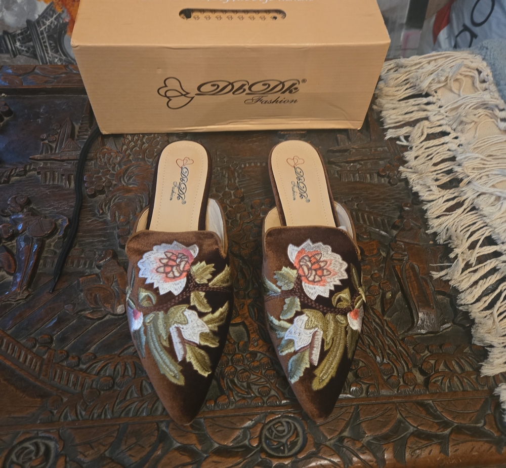 DbDk Fashion Brown Velvet Floral Embroidered Slip-On Mules